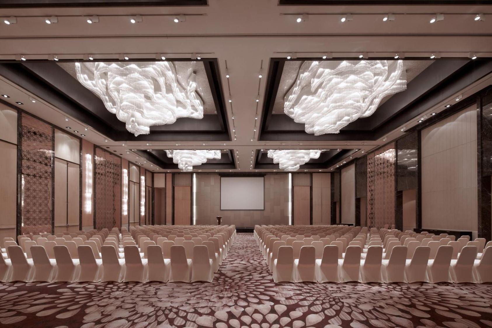 Marriott Pudong East - Only A 30 Minute Drive From Hotel 5*